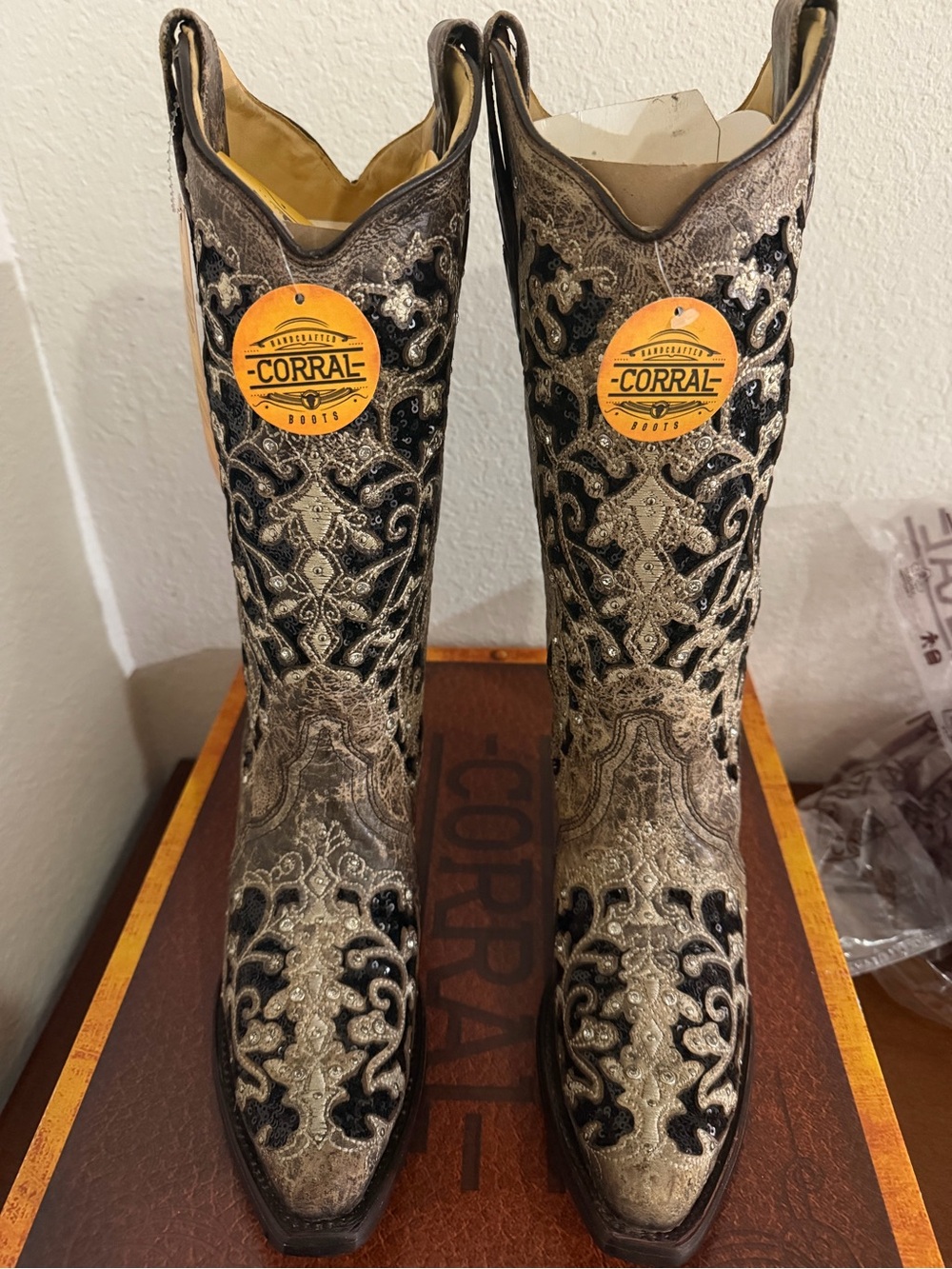 Women’s Corral Boots *NWT* black/brown